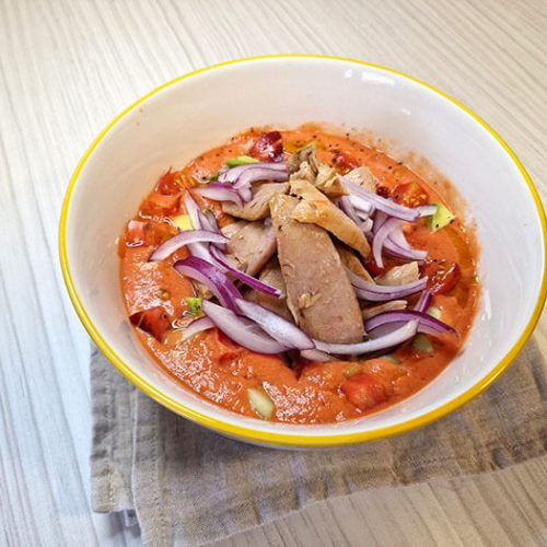 Ensalada de salmorejo y ventresca, super nutritiva